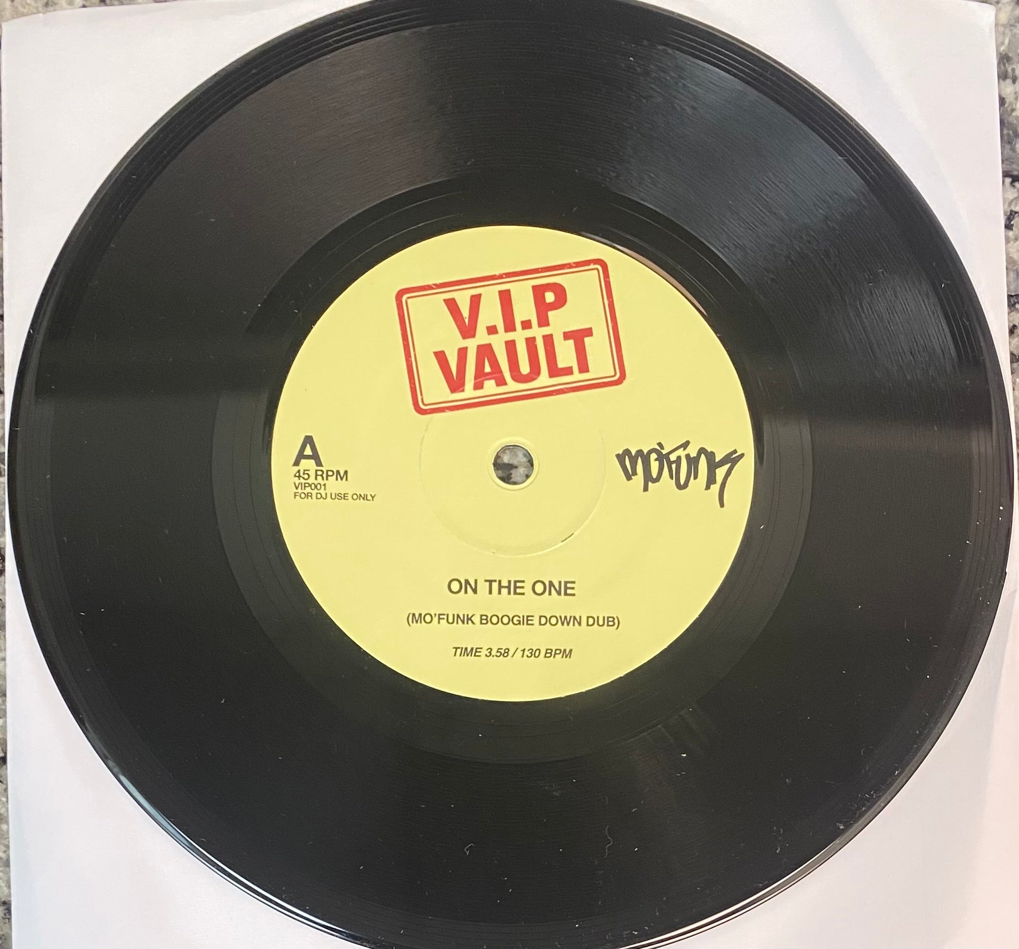 Mo' Funk - On the One b/w You Give Me Something (7")